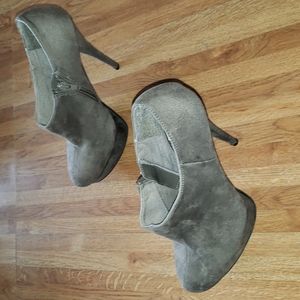 Free w Purchase Mossimo Platform Bootie Gray 6 1/2